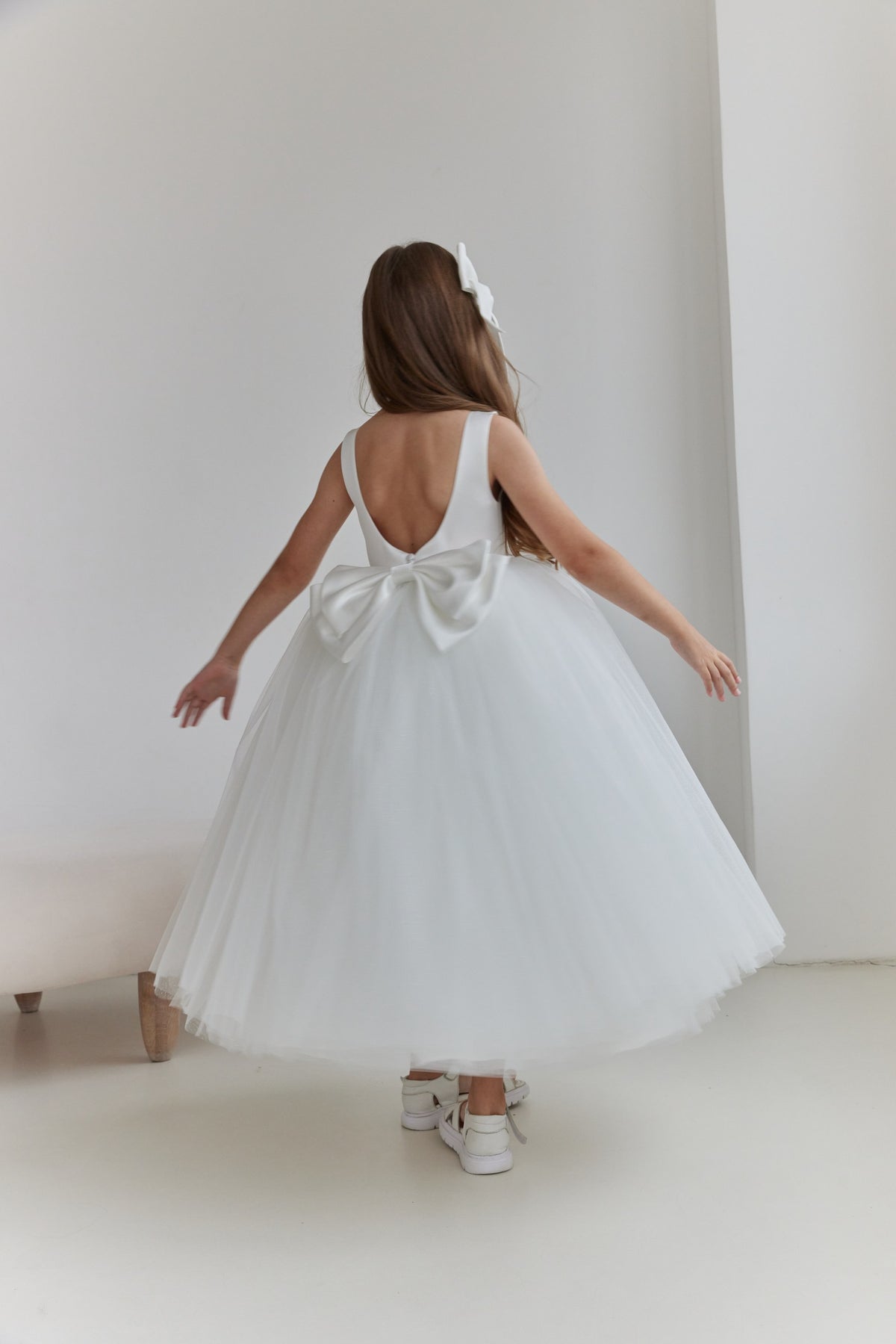 Satin Tulle Flower Girl Dress White Floor Length Holy Communion Gown with Open Back Bow