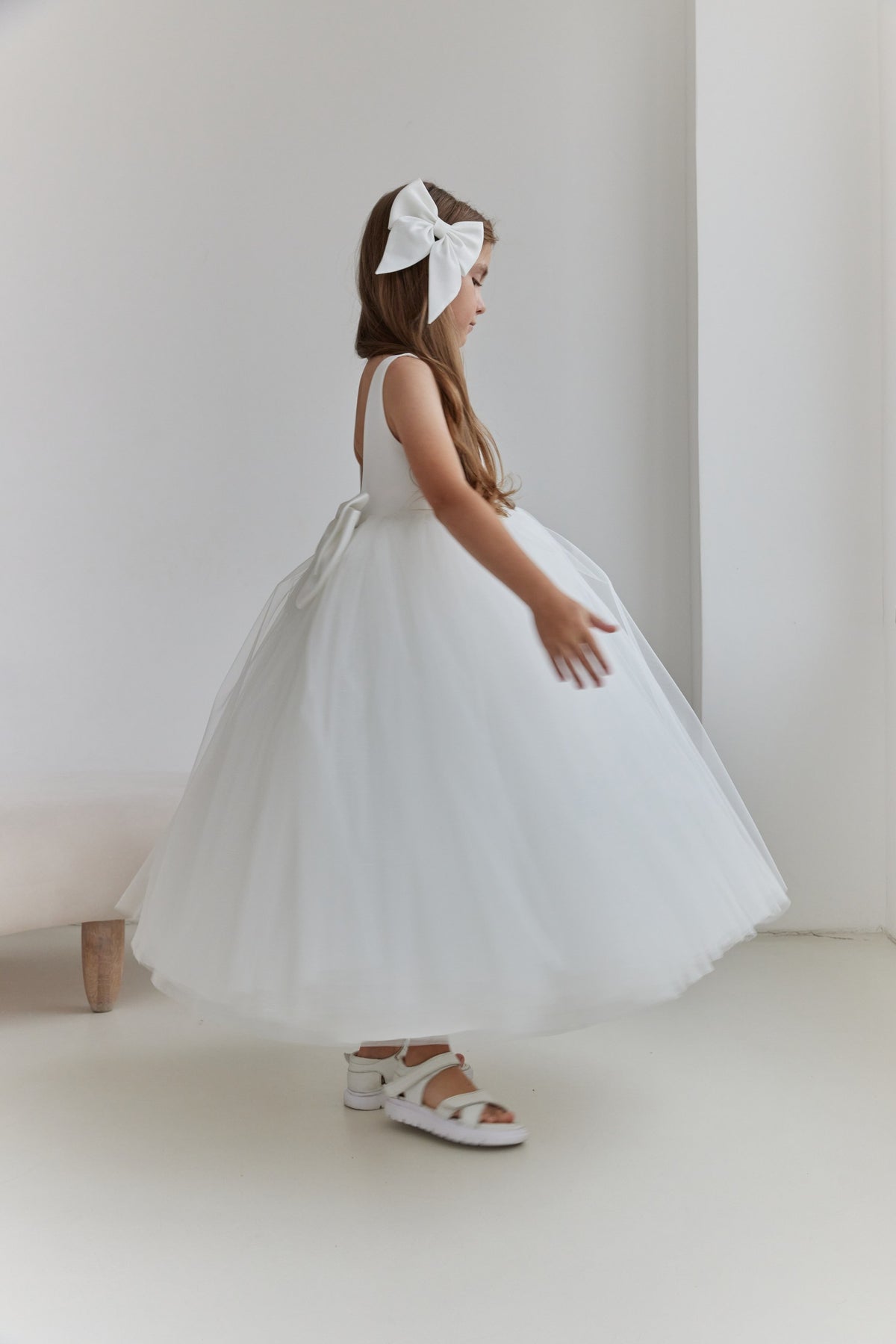 Satin Tulle Flower Girl Dress White Floor Length Holy Communion Gown with Open Back Bow