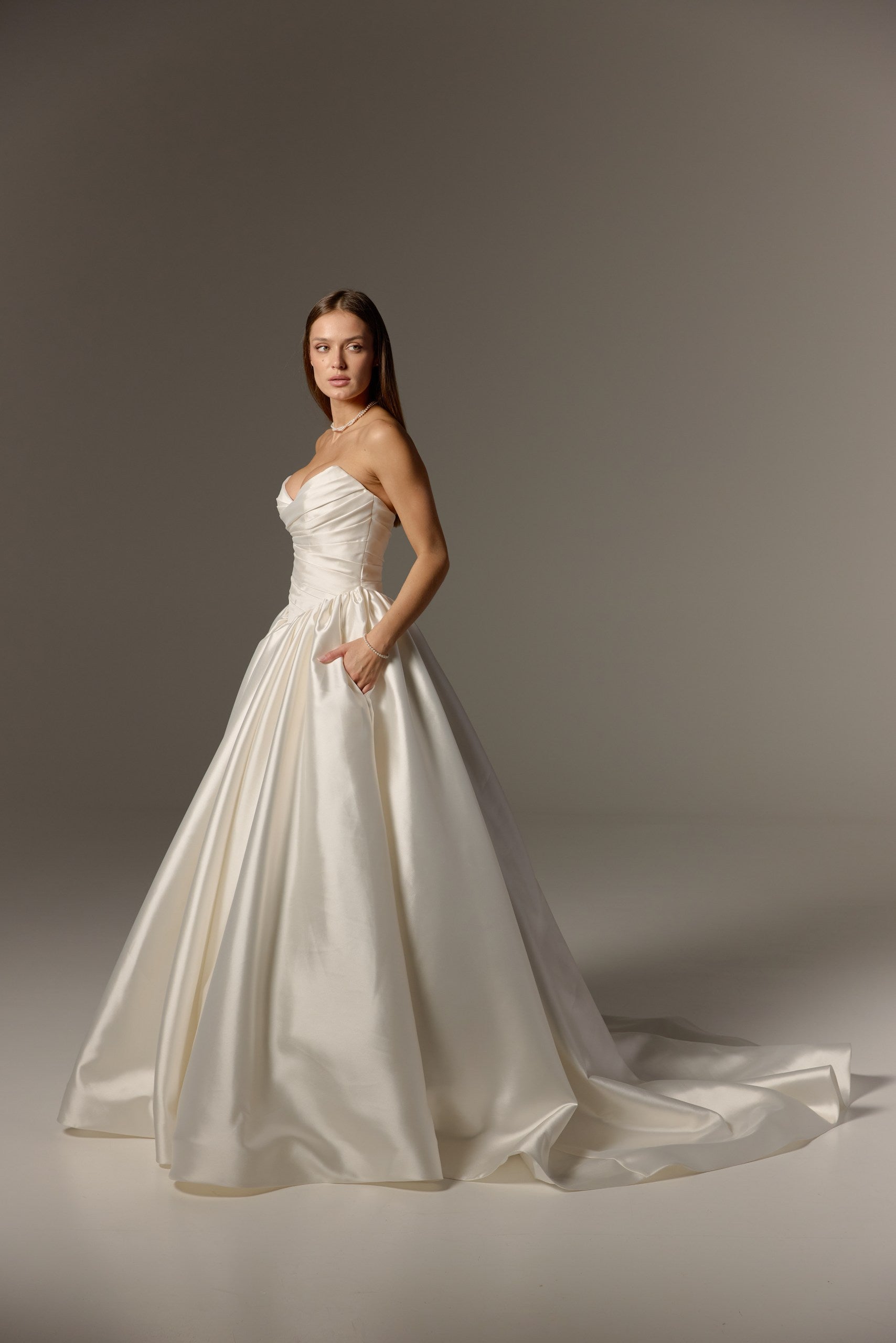 Corset Strapless Ball Gown Mikado Wedding Dress: A-line Bridal Dress with Train